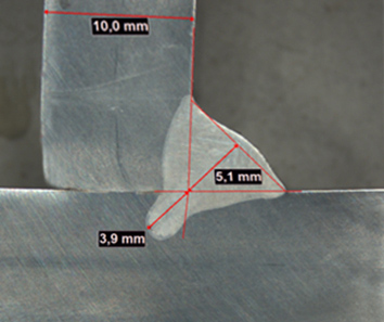 Pulse Vs = 45 cm/min, a=4.8 mm un forceArc puls® Vs = 60 cm/min, a=5.1 mm salīdzinājums metināšanas ewm